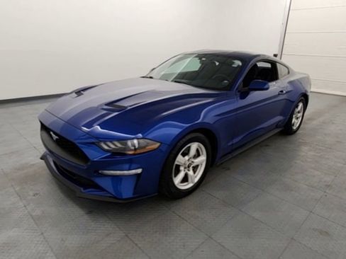 Used 2018 Ford Mustang Coupe image 3