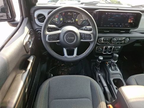Used 2025 Jeep Wrangler Unlimited Sahara w/ Safety Group AWD/4WD image 13