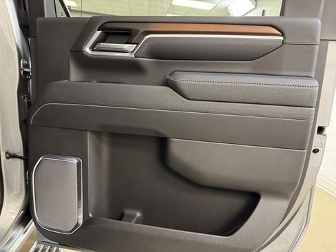 Used 2025 GMC Sierra 3500 Denali w/ Denali Reserve Package image 26