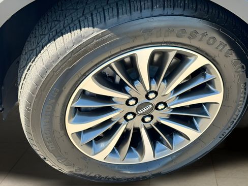 Used 2023 Lincoln Nautilus FWD image 9