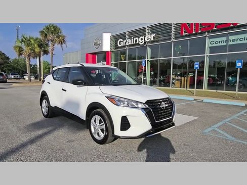 Used 2025 Nissan Kicks Play S image 17