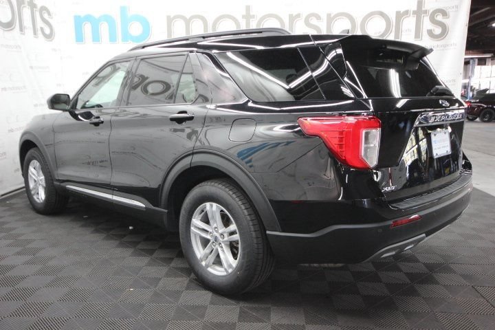 Used 2022 Ford Explorer XLT w/ Equipment Group 202A AWD/4WD image 3