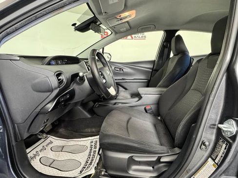 Used 2017 Toyota Prius Two FWD image 13
