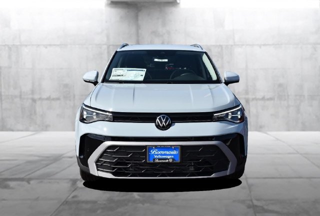 New 2027 Volkswagen Taos SE FWD image 4