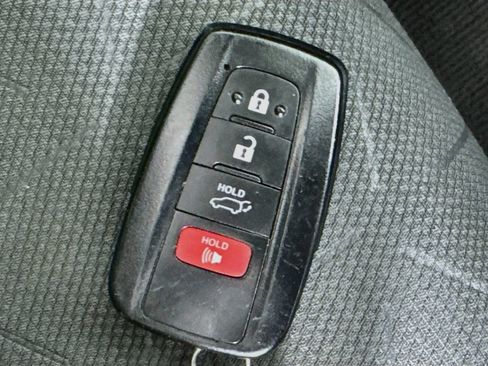 Used 2020 Toyota RAV4 XLE w/ Convenience Package FWD image 37