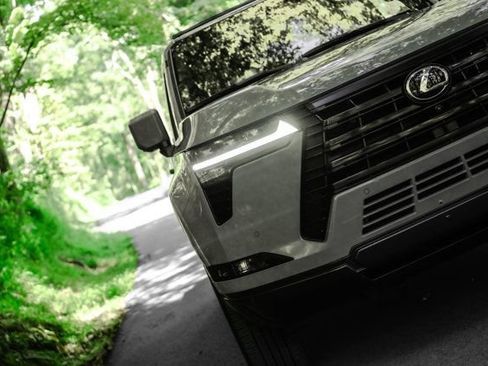 Used 2025 Lexus GX 550 AWD/4WD image 3