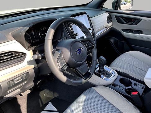 Used 2025 Subaru Forester Premium AWD/4WD image 17