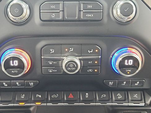 Used 2022 GMC Sierra 2500 AT4 w/ AT4 Premium Plus Package AWD/4WD image 36