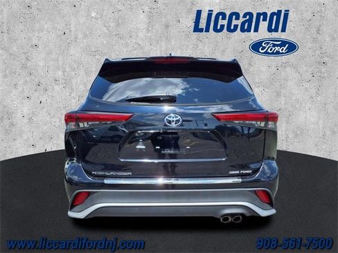 Used 2022 Toyota Highlander XSE image 3
