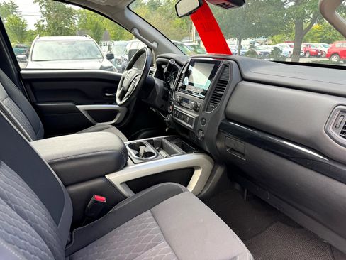 Used 2024 Nissan Titan SV image 14