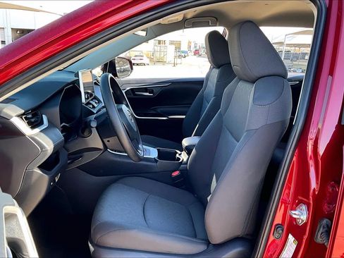 Used 2025 Toyota RAV4 XLE image 7