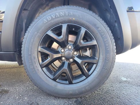 Used 2017 Jeep Cherokee Trailhawk image 40