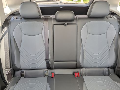 Certified 2025 Volkswagen Tiguan SE AWD/4WD image 13