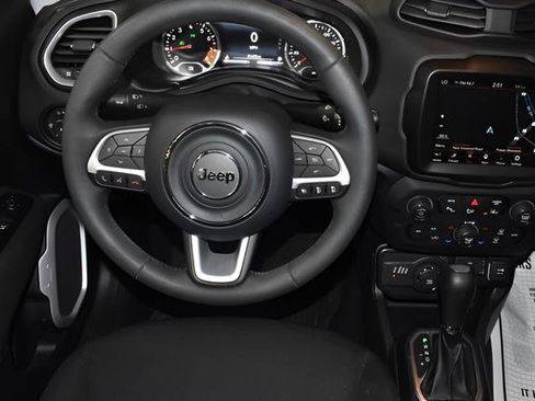 Certified 2021 Jeep Renegade Latitude w/ Luxury Group I AWD/4WD image 12