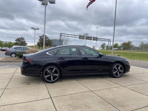 Used 2023 Honda Accord Sport image 11
