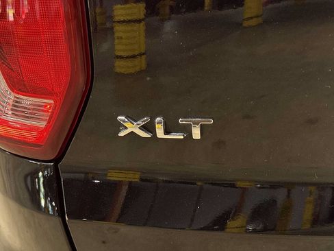 Used 2016 Ford Explorer XLT w/ Equipment Group 202A AWD/4WD image 26