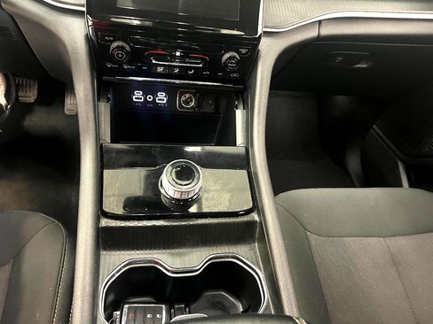 Used 2023 Jeep Grand Cherokee L Laredo image 32