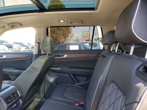 Certified 2025 Volkswagen Atlas SEL Premium R-Line image 10
