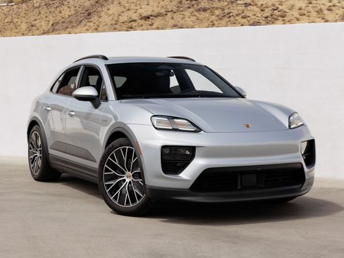 Used 2025 Porsche Macan Electric RWD image 9