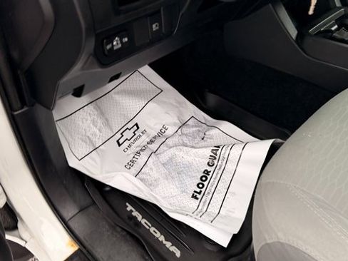 Used 2018 Toyota Tacoma SR5 image 15