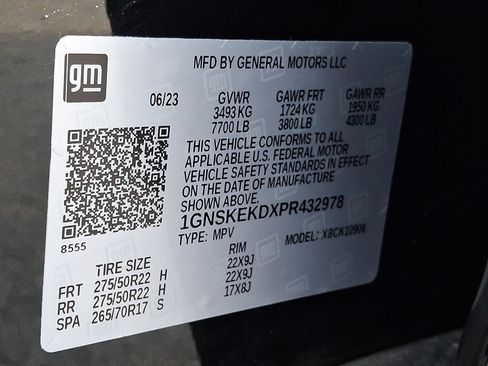Used 2023 Chevrolet Suburban RST w/ Luxury Package AWD/4WD image 28