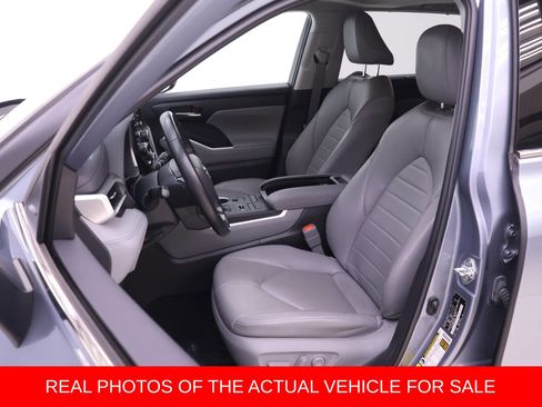 Used 2022 Toyota Highlander XLE image 4