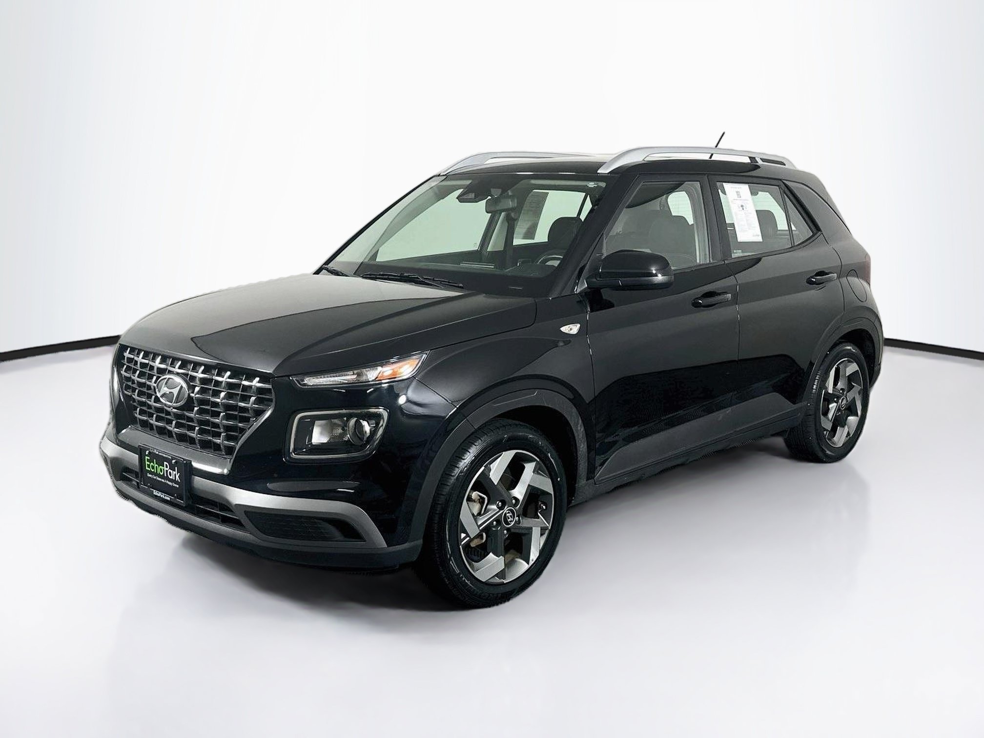 Used 2025 Hyundai Venue SEL FWD image 3