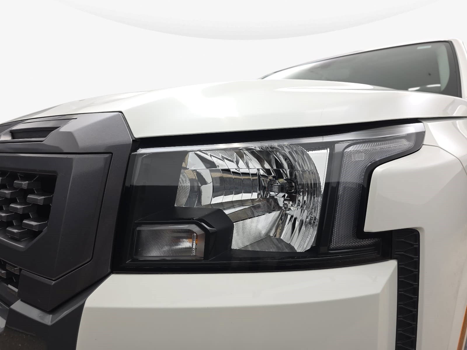 Used 2025 Nissan Frontier SV RWD image 29