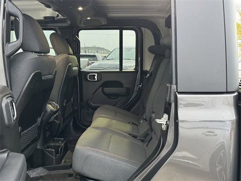 Used 2024 Jeep Gladiator Rubicon w/ Technology Group image 23