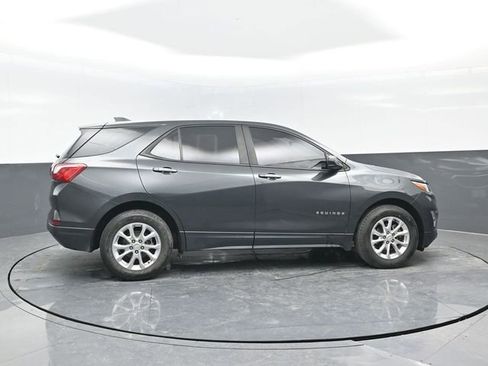 Used 2020 Chevrolet Equinox LS image 3