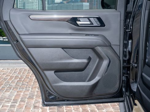 Used 2025 Chevrolet Tahoe LT image 13