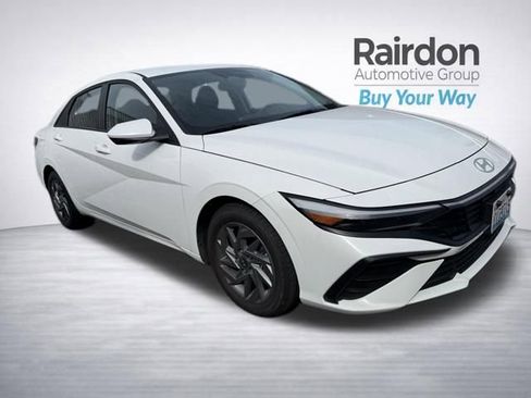 Used 2024 Hyundai Elantra SEL image 1