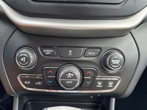 Used 2016 Jeep Cherokee Limited FWD image 23