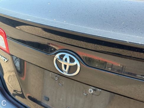 Used 2012 Toyota Camry SE w/ Leather Pkg FWD image 9
