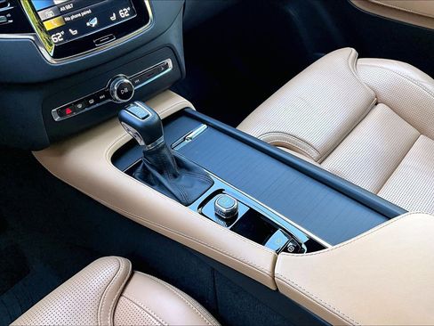 Used 2022 Volvo XC90 T6 Inscription w/ Advanced Package image 18