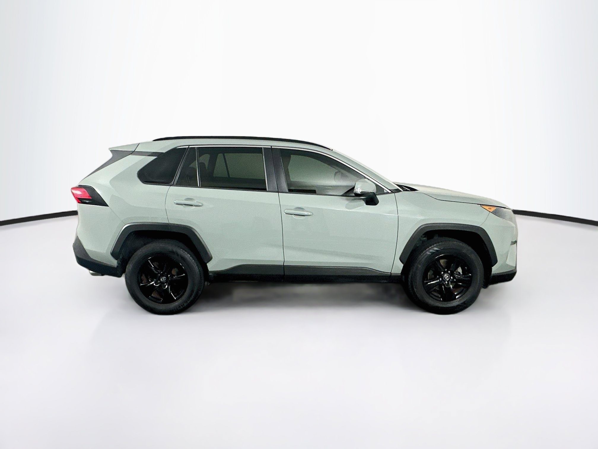 Used 2019 Toyota RAV4 XLE FWD image 10