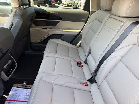 Used 2025 Lincoln Nautilus Premier AWD/4WD image 29