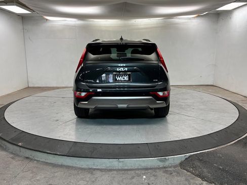 Used 2023 Kia Niro EX Touring image 4