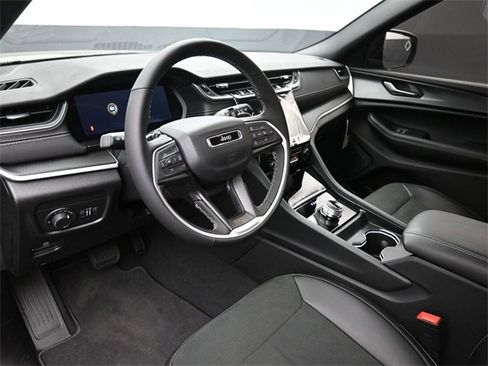 New 2025 Jeep Grand Cherokee L Altitude image 12