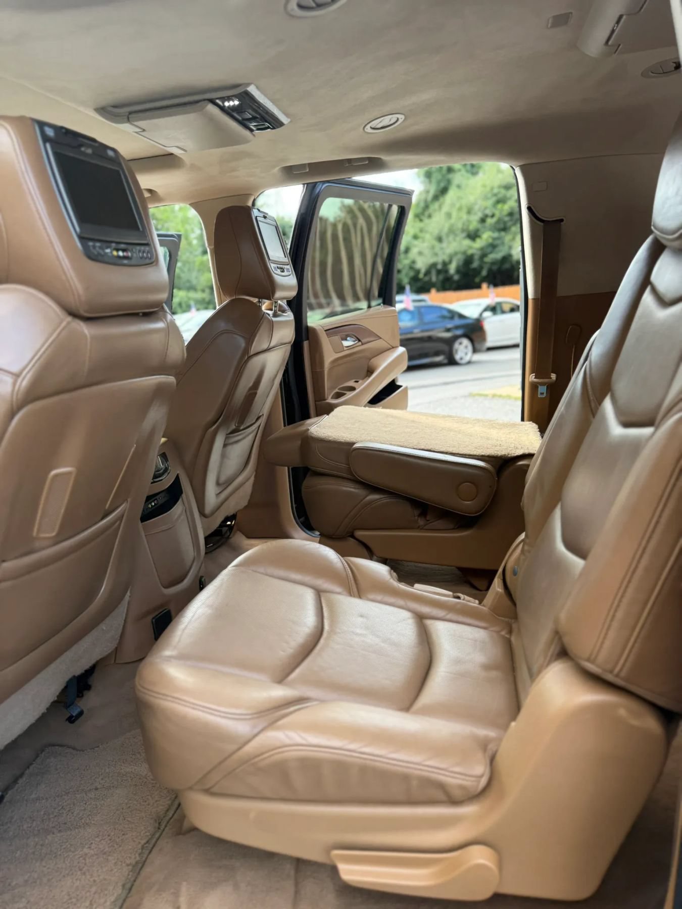 Used 2015 Cadillac Escalade ESV Platinum AWD/4WD image 14