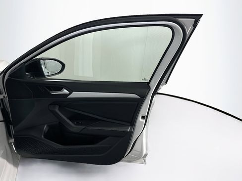 Used 2025 Volkswagen Jetta Sport image 31