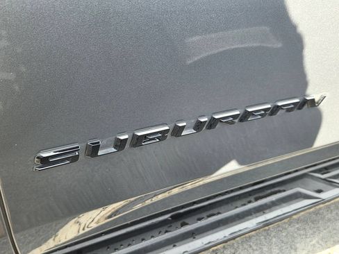 Used 2025 Chevrolet Suburban RST w/ Comfort Package AWD/4WD image 4