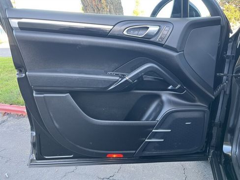 Used 2017 Porsche Cayenne image 27