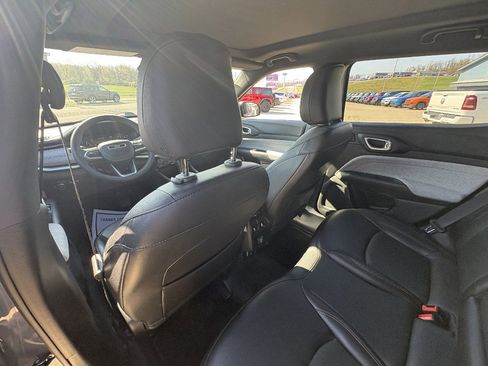 Used 2023 Jeep Compass Latitude w/ Sun and Sound Group AWD/4WD image 18
