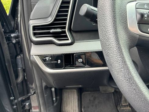 Used 2023 Kia Sportage LX AWD/4WD image 31