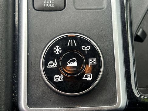 Used 2024 Nissan Pathfinder SV AWD/4WD image 30