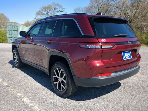 Certified 2024 Jeep Grand Cherokee Limited image 5