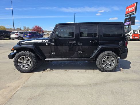 Used 2015 Jeep Wrangler Unlimited Sahara AWD/4WD image 5
