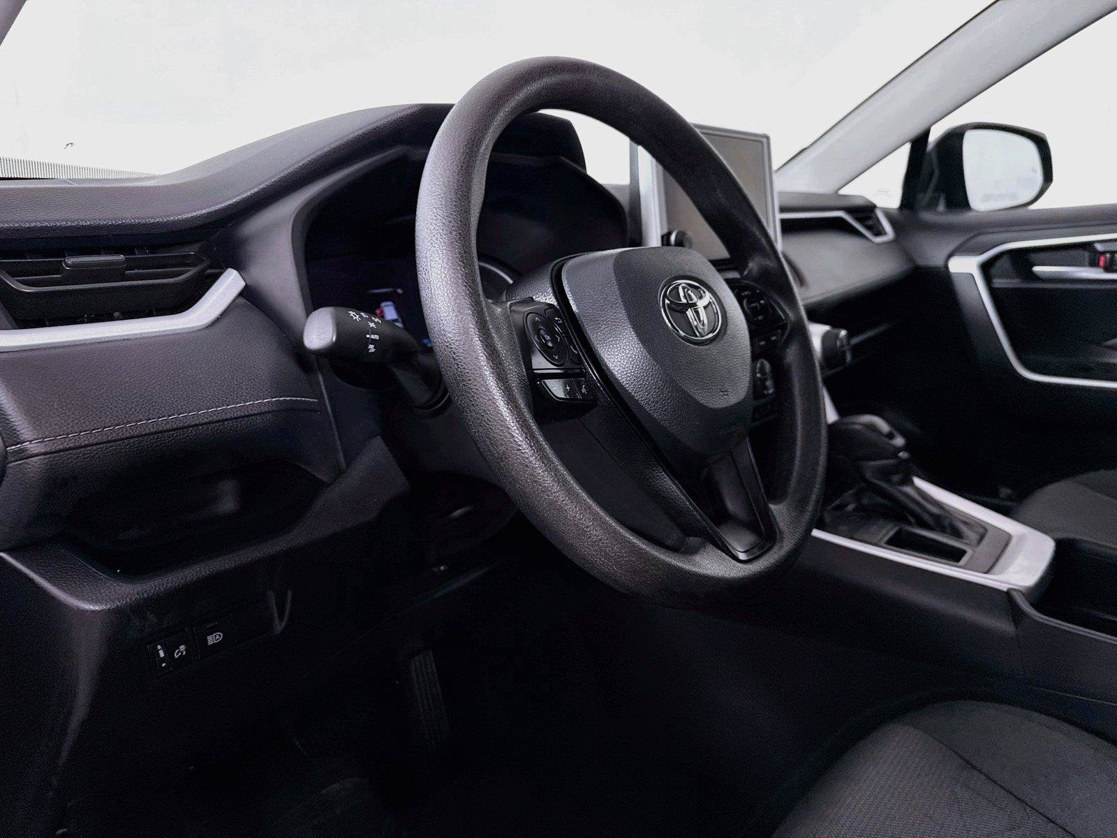 Certified 2025 Toyota RAV4 XLE FWD image 4
