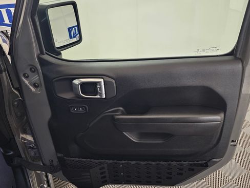 Used 2020 Jeep Gladiator Rubicon AWD/4WD image 23